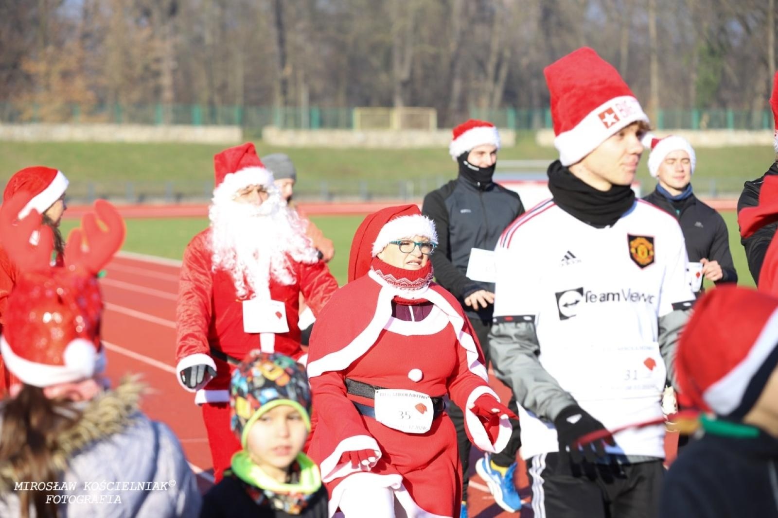 Zdjęcie w galerii na portalu naszraciborz.pl: Bieg mikołajkowy z Justyną Święty-Ersetic za nami [FOTO] wiadomości z regionu