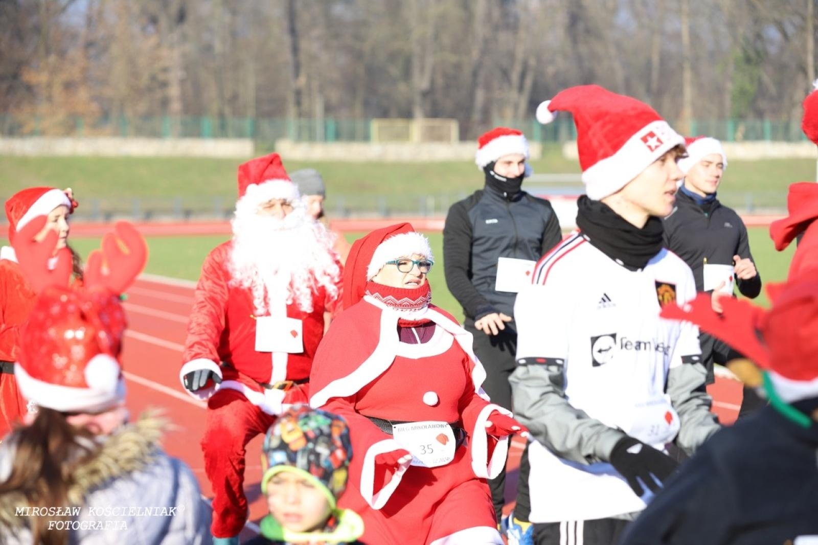 Zdjęcie w galerii na portalu naszraciborz.pl: Bieg mikołajkowy z Justyną Święty-Ersetic za nami [FOTO] wiadomości z regionu