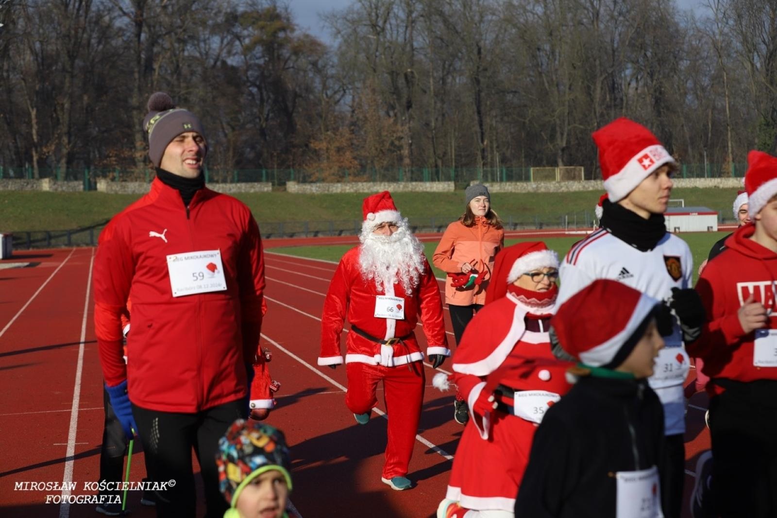 Zdjęcie w galerii na portalu naszraciborz.pl: Bieg mikołajkowy z Justyną Święty-Ersetic za nami [FOTO] wiadomości z regionu