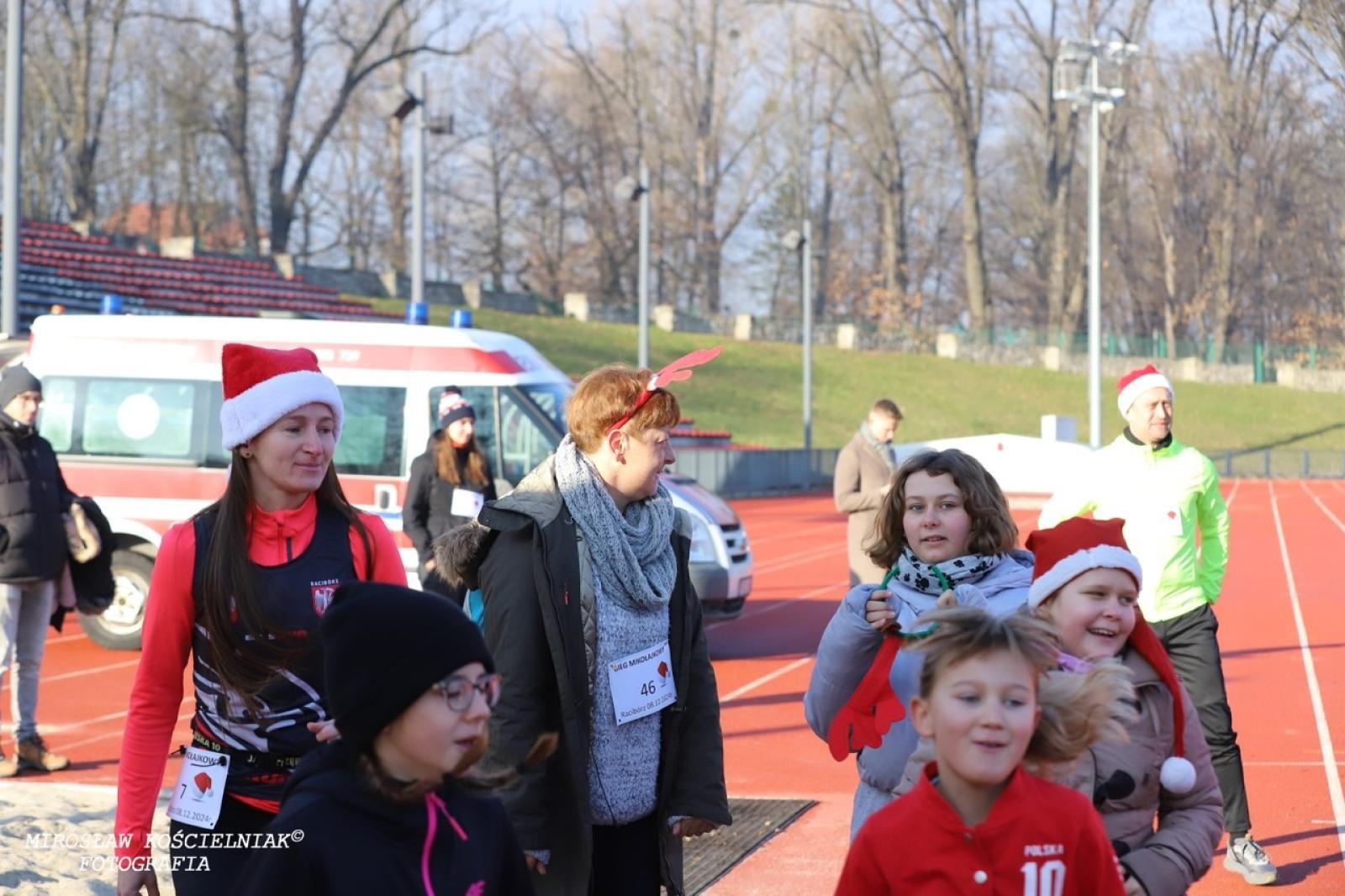 Zdjęcie w galerii na portalu naszraciborz.pl: Bieg mikołajkowy z Justyną Święty-Ersetic za nami [FOTO] wiadomości z regionu