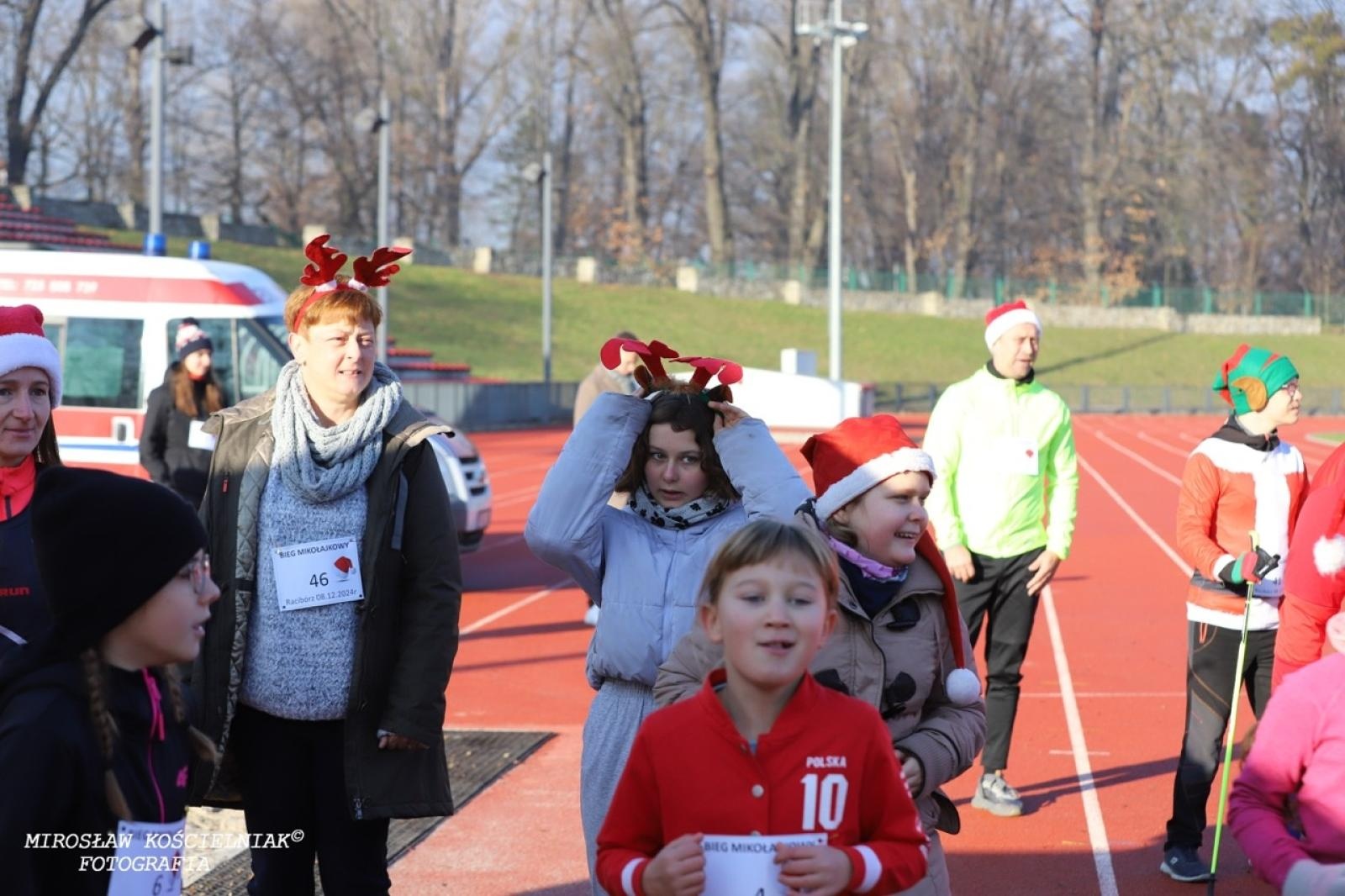Zdjęcie w galerii na portalu naszraciborz.pl: Bieg mikołajkowy z Justyną Święty-Ersetic za nami [FOTO] wiadomości z regionu