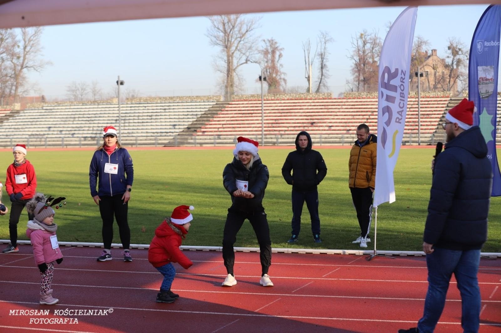 Zdjęcie w galerii na portalu naszraciborz.pl: Bieg mikołajkowy z Justyną Święty-Ersetic za nami [FOTO] wiadomości z regionu