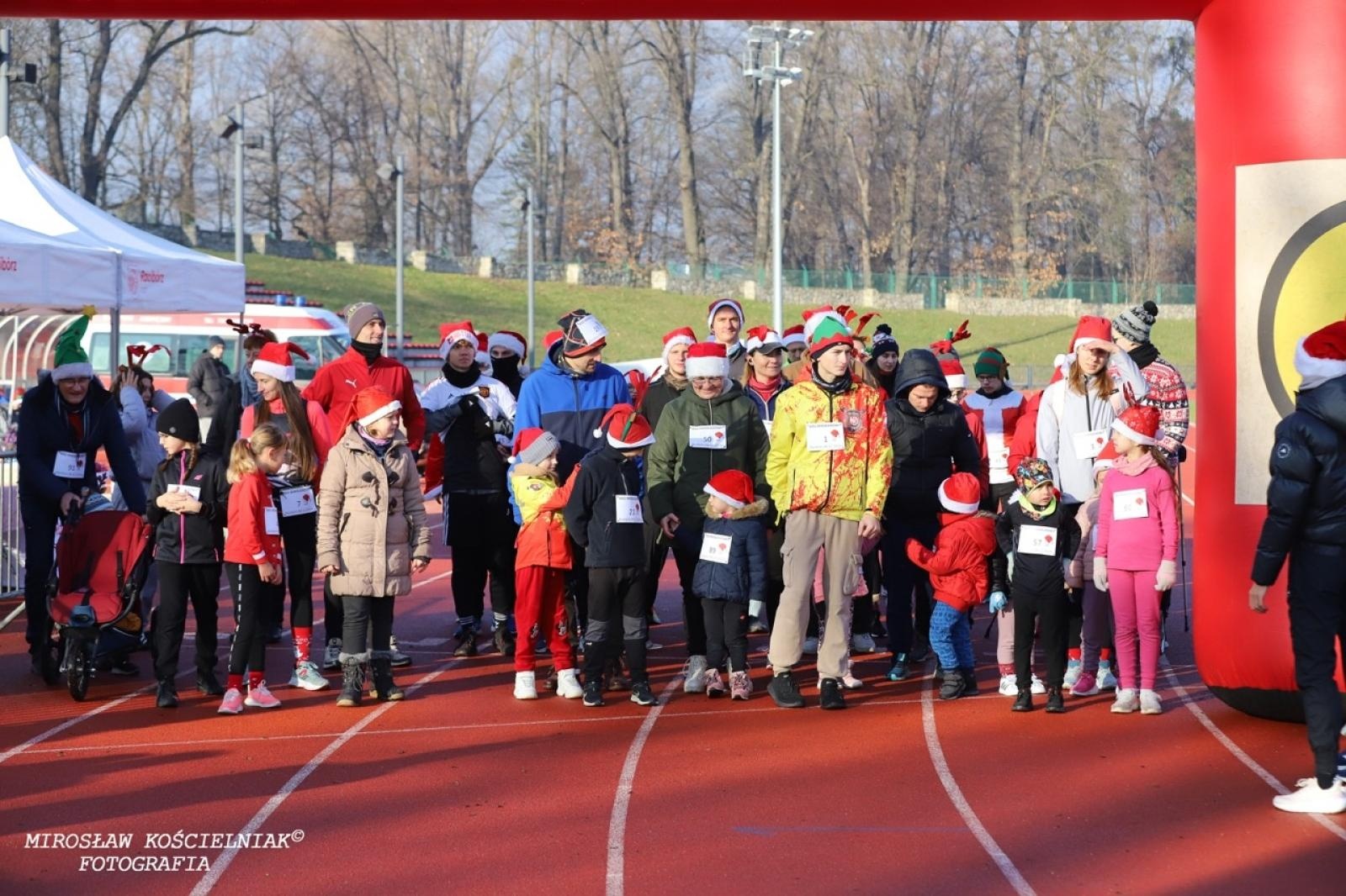 Zdjęcie w galerii na portalu naszraciborz.pl: Bieg mikołajkowy z Justyną Święty-Ersetic za nami [FOTO] wiadomości z regionu