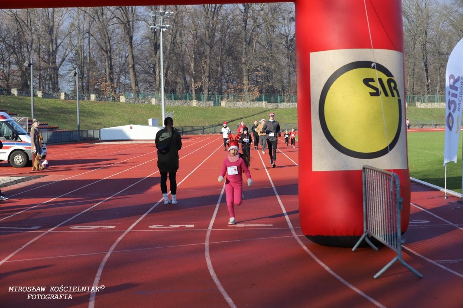 Zdjęcie w galerii na portalu naszraciborz.pl: Bieg mikołajkowy z Justyną Święty-Ersetic za nami [FOTO] wiadomości z regionu