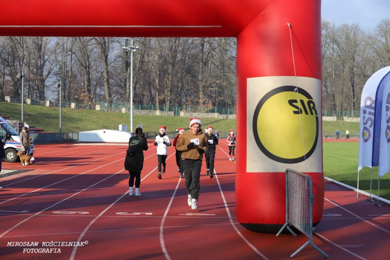 Zdjęcie w galerii na portalu naszraciborz.pl: Bieg mikołajkowy z Justyną Święty-Ersetic za nami [FOTO] wiadomości z regionu