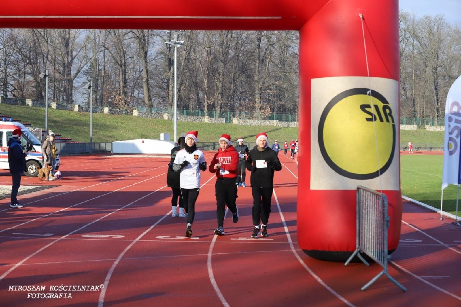 Zdjęcie w galerii na portalu naszraciborz.pl: Bieg mikołajkowy z Justyną Święty-Ersetic za nami [FOTO] wiadomości z regionu