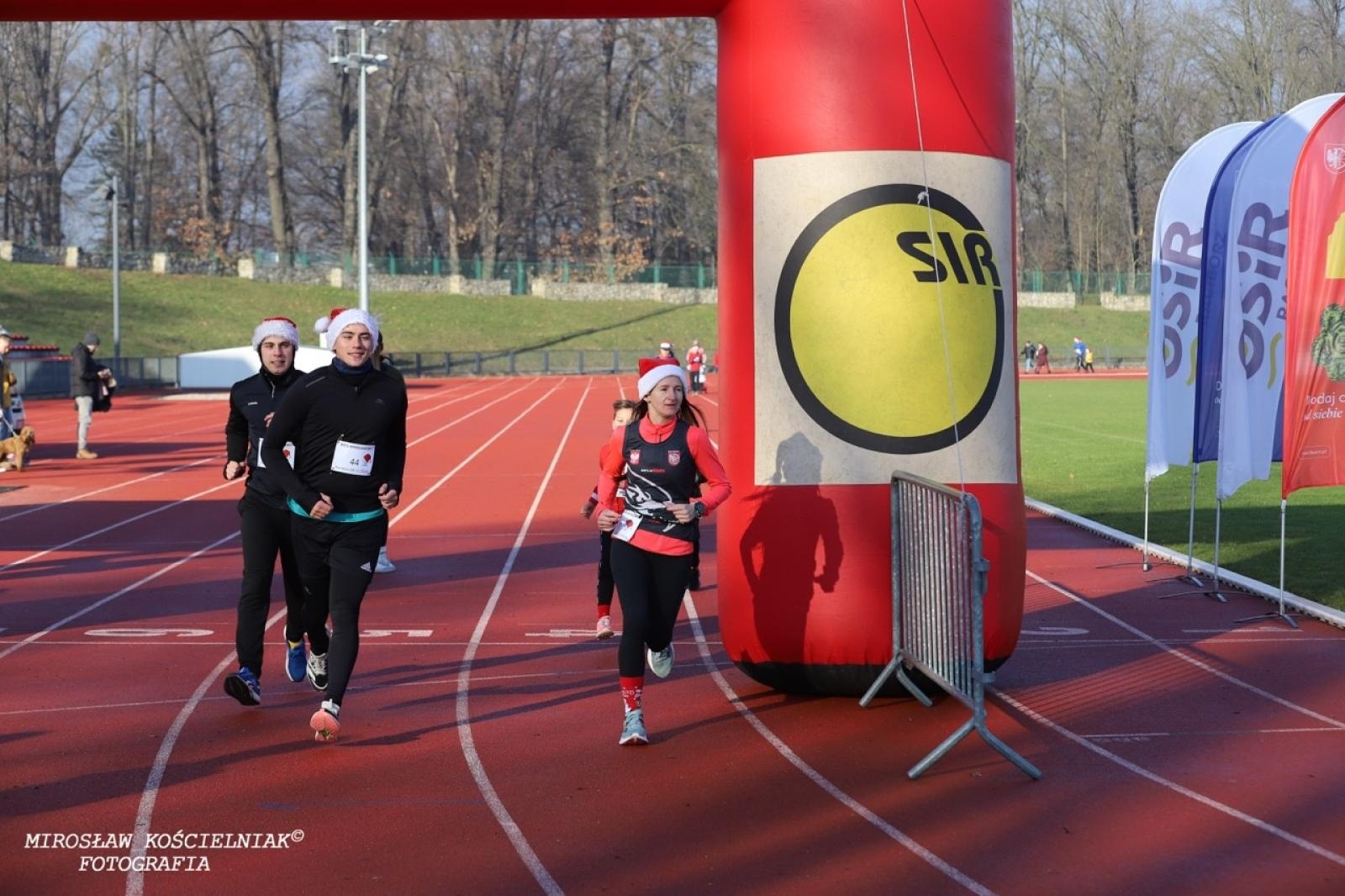 Zdjęcie w galerii na portalu naszraciborz.pl: Bieg mikołajkowy z Justyną Święty-Ersetic za nami [FOTO] wiadomości z regionu