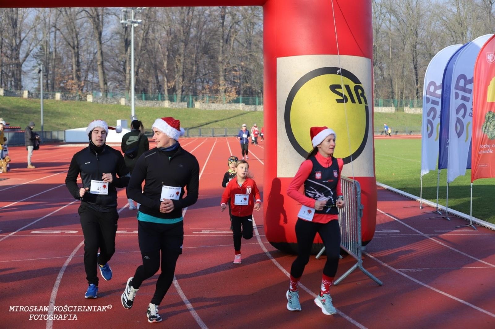 Zdjęcie w galerii na portalu naszraciborz.pl: Bieg mikołajkowy z Justyną Święty-Ersetic za nami [FOTO] wiadomości z regionu