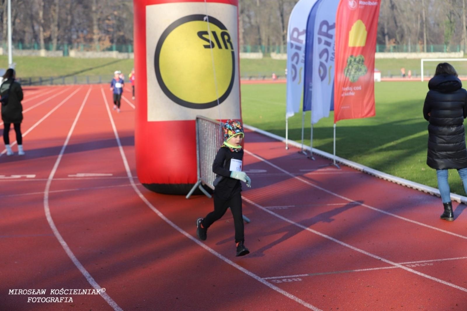 Zdjęcie w galerii na portalu naszraciborz.pl: Bieg mikołajkowy z Justyną Święty-Ersetic za nami [FOTO] wiadomości z regionu