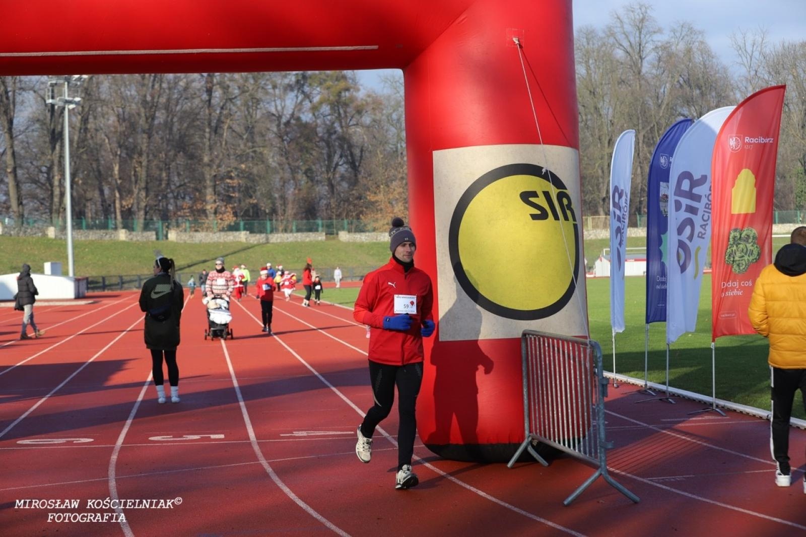 Zdjęcie w galerii na portalu naszraciborz.pl: Bieg mikołajkowy z Justyną Święty-Ersetic za nami [FOTO] wiadomości z regionu