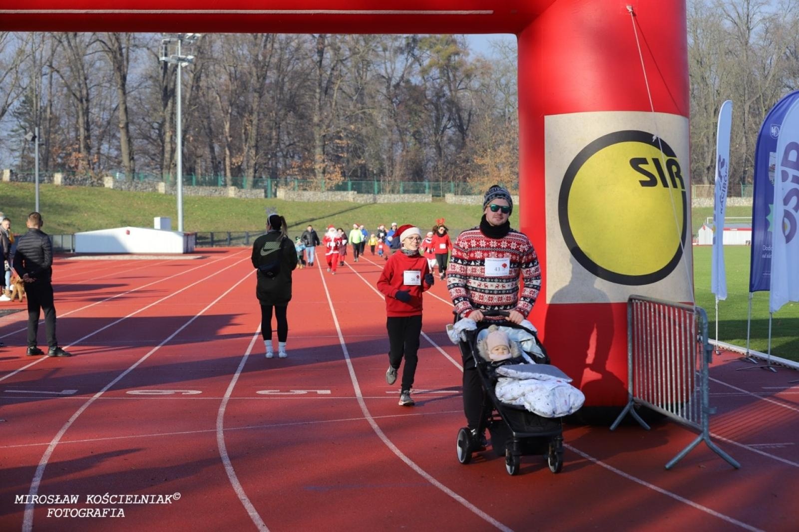 Zdjęcie w galerii na portalu naszraciborz.pl: Bieg mikołajkowy z Justyną Święty-Ersetic za nami [FOTO] wiadomości z regionu
