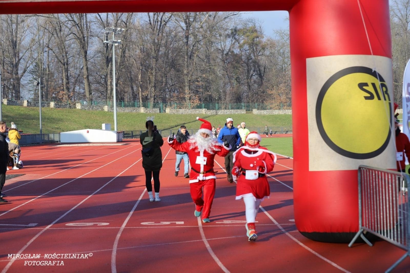 Zdjęcie w galerii na portalu naszraciborz.pl: Bieg mikołajkowy z Justyną Święty-Ersetic za nami [FOTO] wiadomości z regionu