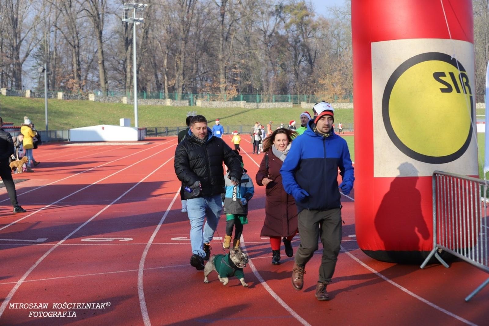 Zdjęcie w galerii na portalu naszraciborz.pl: Bieg mikołajkowy z Justyną Święty-Ersetic za nami [FOTO] wiadomości z regionu