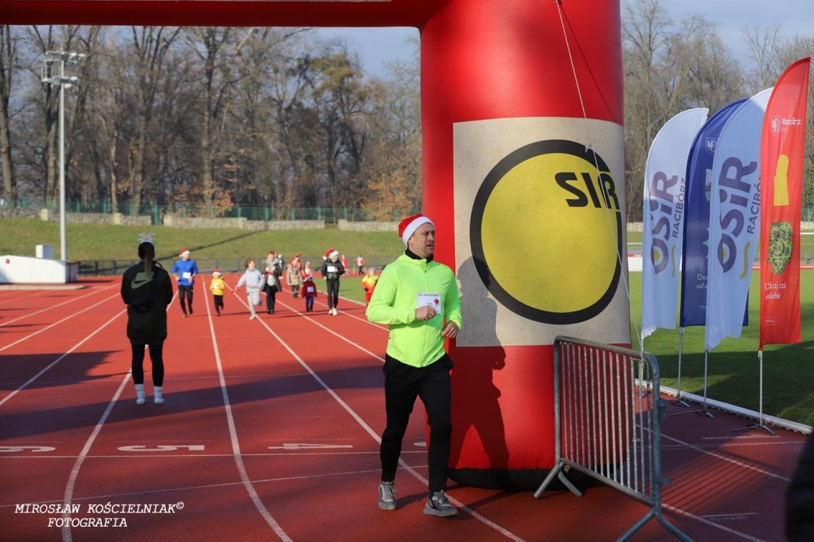 Zdjęcie w galerii na portalu naszraciborz.pl: Bieg mikołajkowy z Justyną Święty-Ersetic za nami [FOTO] wiadomości z regionu