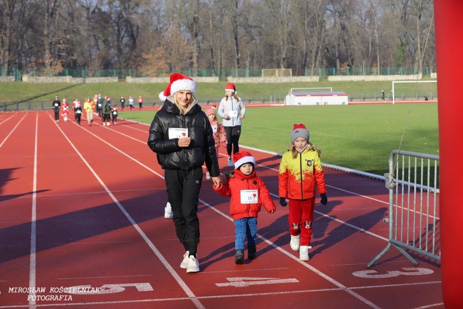 Zdjęcie w galerii na portalu naszraciborz.pl: Bieg mikołajkowy z Justyną Święty-Ersetic za nami [FOTO] wiadomości z regionu