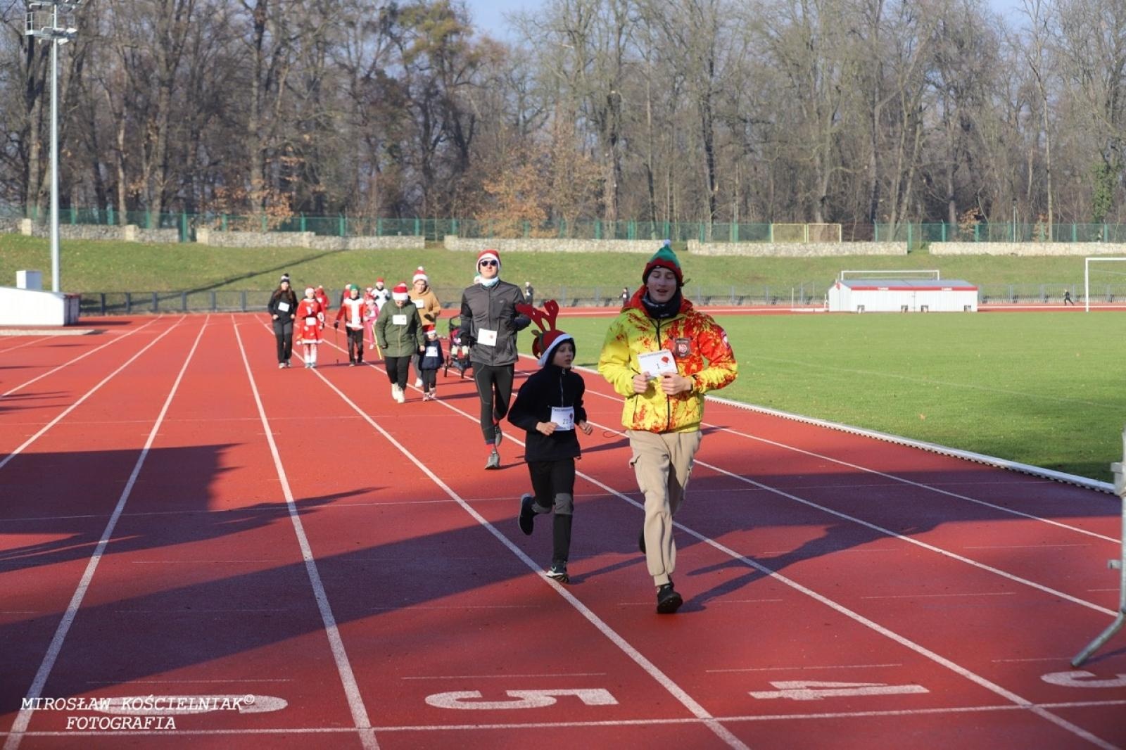 Zdjęcie w galerii na portalu naszraciborz.pl: Bieg mikołajkowy z Justyną Święty-Ersetic za nami [FOTO] wiadomości z regionu
