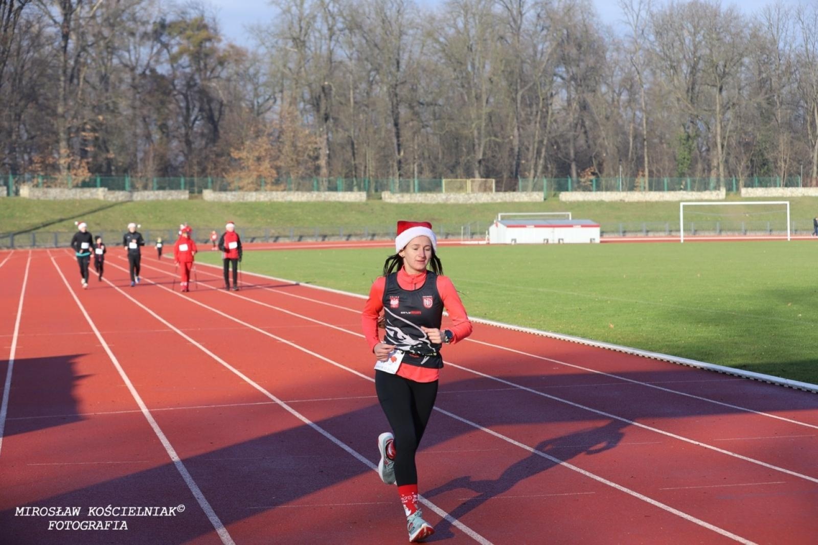 Zdjęcie w galerii na portalu naszraciborz.pl: Bieg mikołajkowy z Justyną Święty-Ersetic za nami [FOTO] wiadomości z regionu