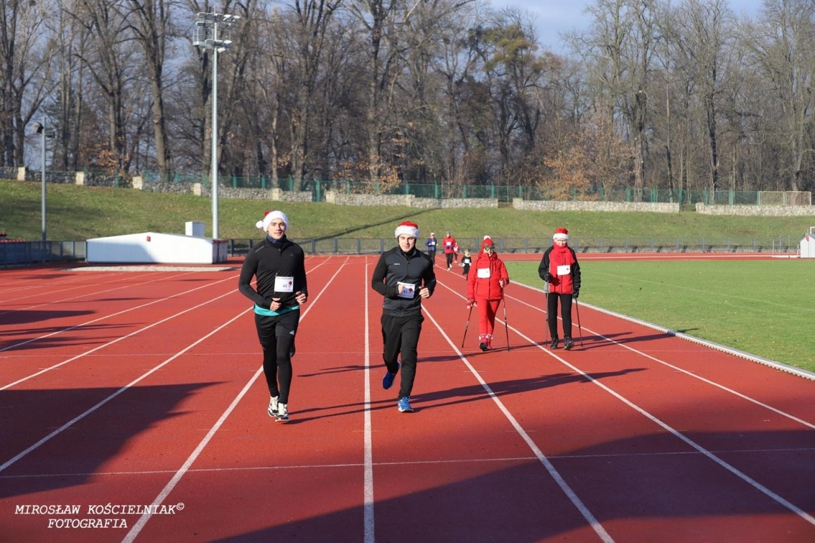 Zdjęcie w galerii na portalu naszraciborz.pl: Bieg mikołajkowy z Justyną Święty-Ersetic za nami [FOTO] wiadomości z regionu