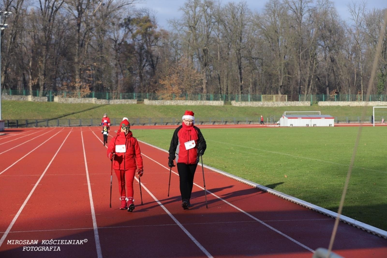 Zdjęcie w galerii na portalu naszraciborz.pl: Bieg mikołajkowy z Justyną Święty-Ersetic za nami [FOTO] wiadomości z regionu
