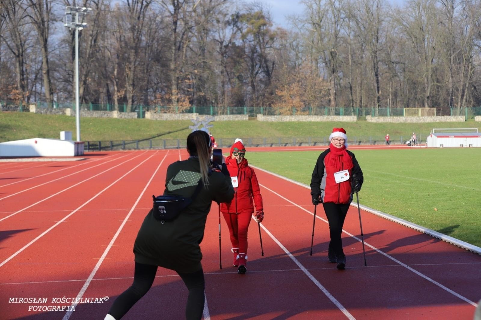 Zdjęcie w galerii na portalu naszraciborz.pl: Bieg mikołajkowy z Justyną Święty-Ersetic za nami [FOTO] wiadomości z regionu