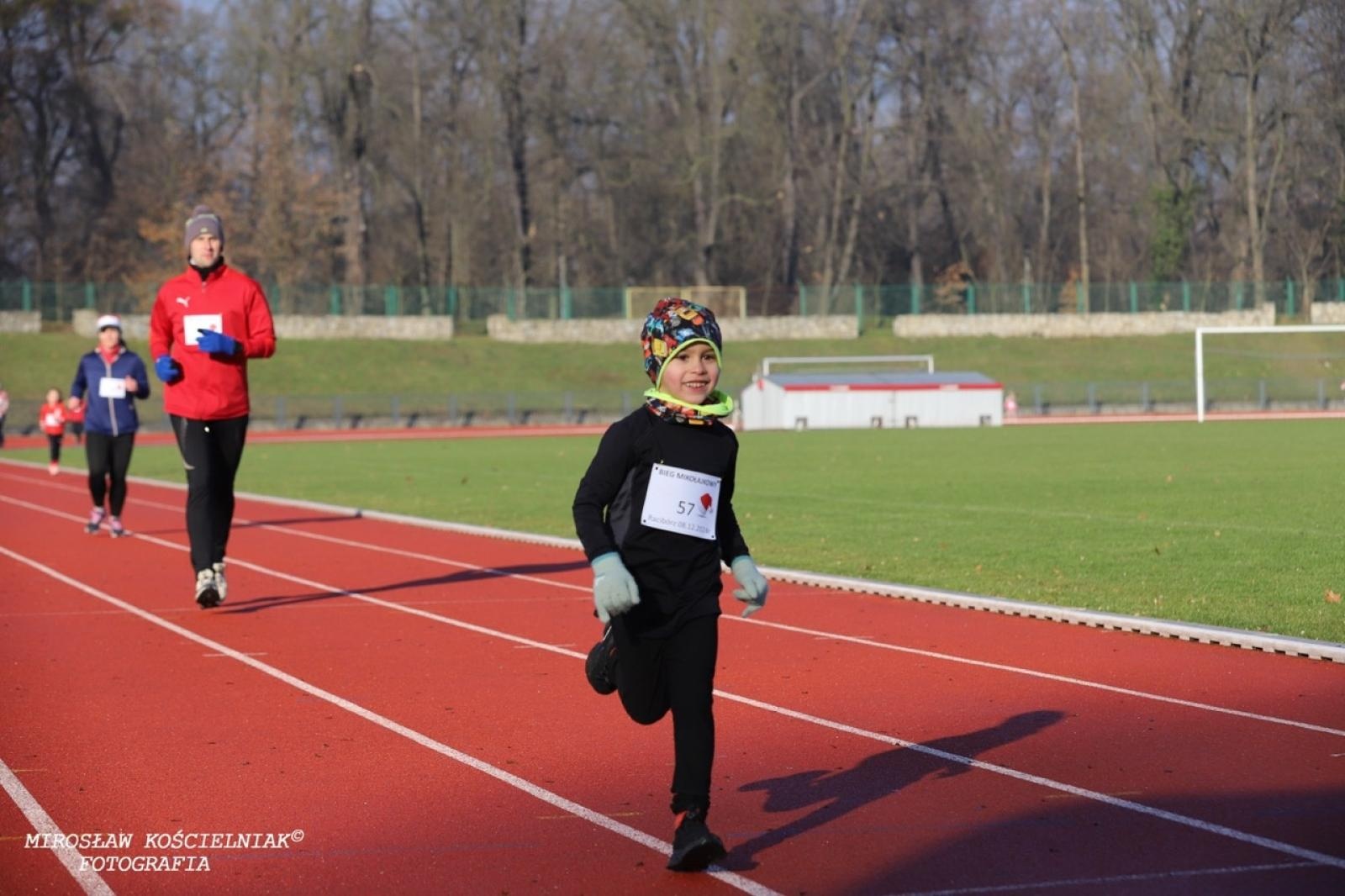 Zdjęcie w galerii na portalu naszraciborz.pl: Bieg mikołajkowy z Justyną Święty-Ersetic za nami [FOTO] wiadomości z regionu