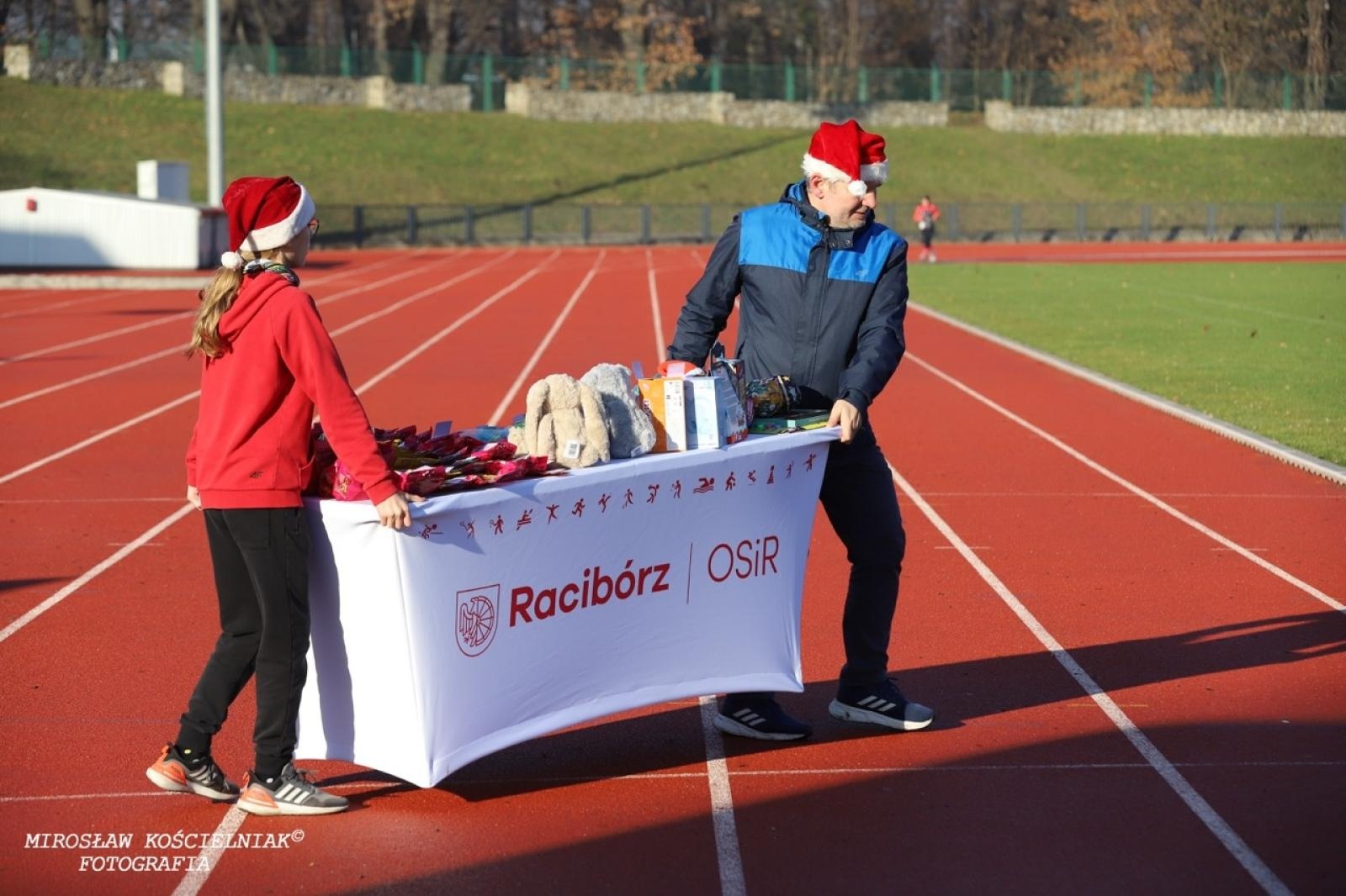 Zdjęcie w galerii na portalu naszraciborz.pl: Bieg mikołajkowy z Justyną Święty-Ersetic za nami [FOTO] wiadomości z regionu