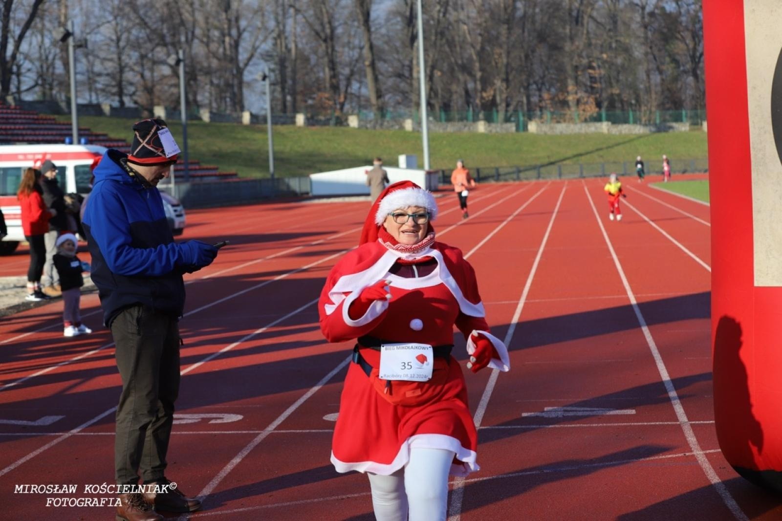 Zdjęcie w galerii na portalu naszraciborz.pl: Bieg mikołajkowy z Justyną Święty-Ersetic za nami [FOTO] wiadomości z regionu