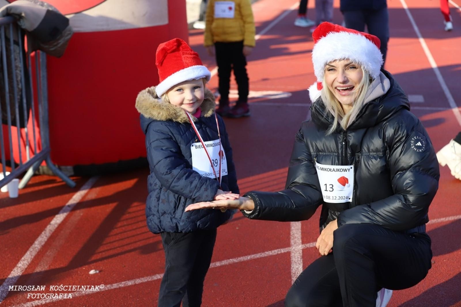 Zdjęcie w galerii na portalu naszraciborz.pl: Bieg mikołajkowy z Justyną Święty-Ersetic za nami [FOTO] wiadomości z regionu