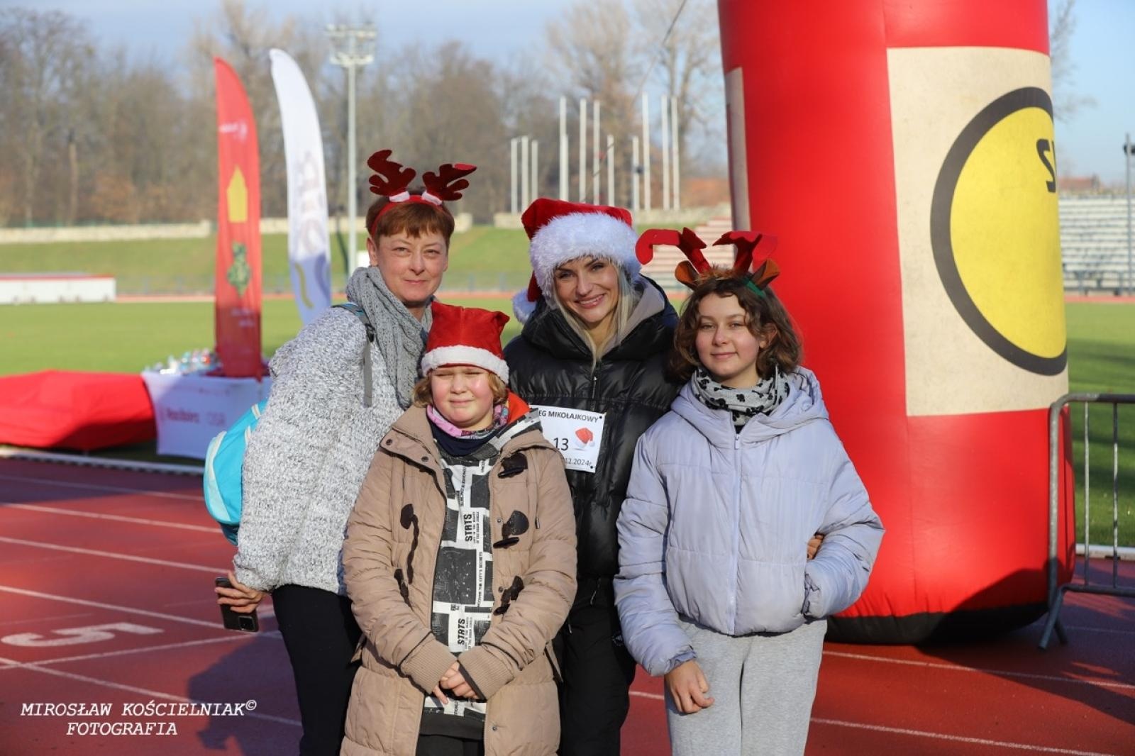 Zdjęcie w galerii na portalu naszraciborz.pl: Bieg mikołajkowy z Justyną Święty-Ersetic za nami [FOTO] wiadomości z regionu