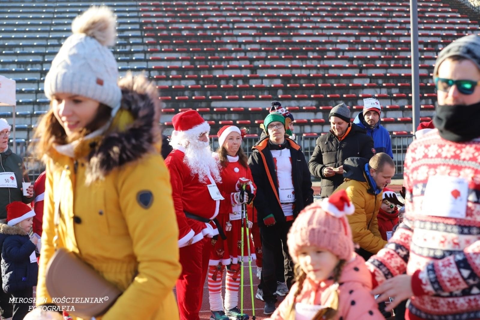 Zdjęcie w galerii na portalu naszraciborz.pl: Bieg mikołajkowy z Justyną Święty-Ersetic za nami [FOTO] wiadomości z regionu