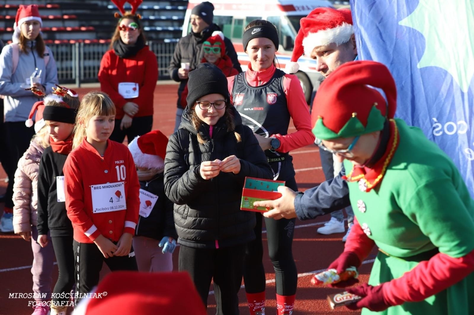 Zdjęcie w galerii na portalu naszraciborz.pl: Bieg mikołajkowy z Justyną Święty-Ersetic za nami [FOTO] wiadomości z regionu