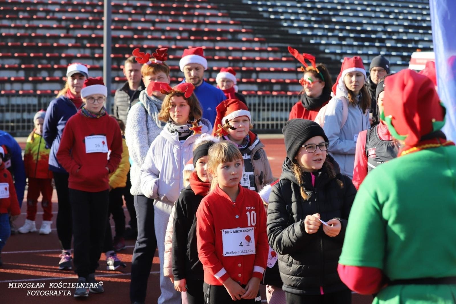 Zdjęcie w galerii na portalu naszraciborz.pl: Bieg mikołajkowy z Justyną Święty-Ersetic za nami [FOTO] wiadomości z regionu