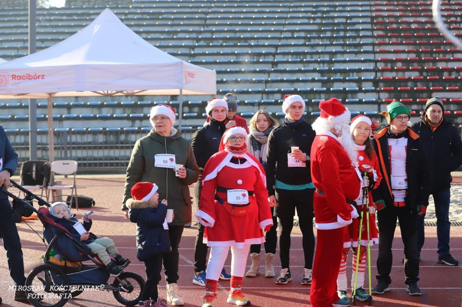 Zdjęcie w galerii na portalu naszraciborz.pl: Bieg mikołajkowy z Justyną Święty-Ersetic za nami [FOTO] wiadomości z regionu