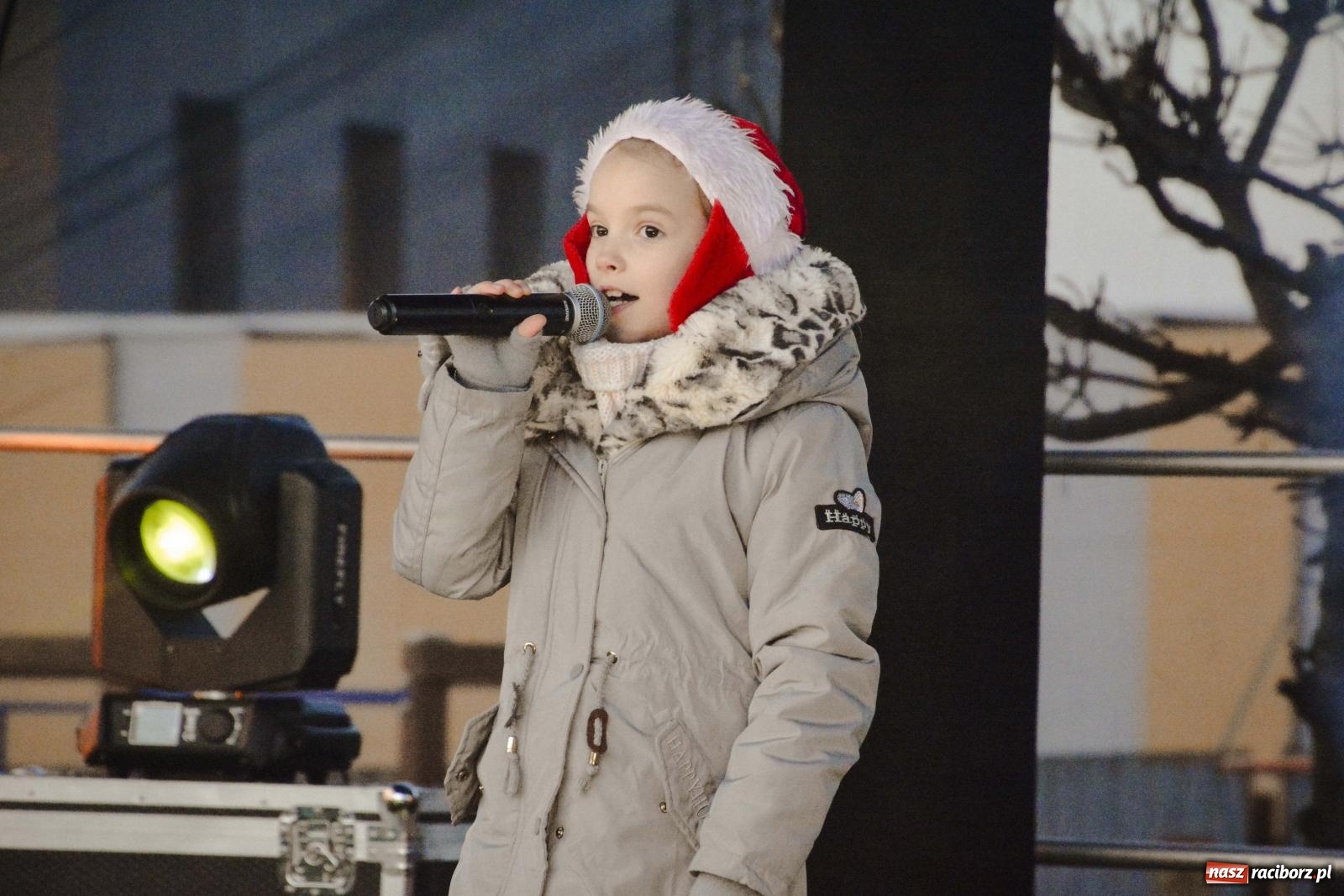 Zdjęcie w galerii na portalu naszraciborz.pl: Pierogi, moczka, bigos i barszcz. Zapach smakołyków na kiermaszu w Kornowacu [FOTO i WIDEO] wiadomości z regionu