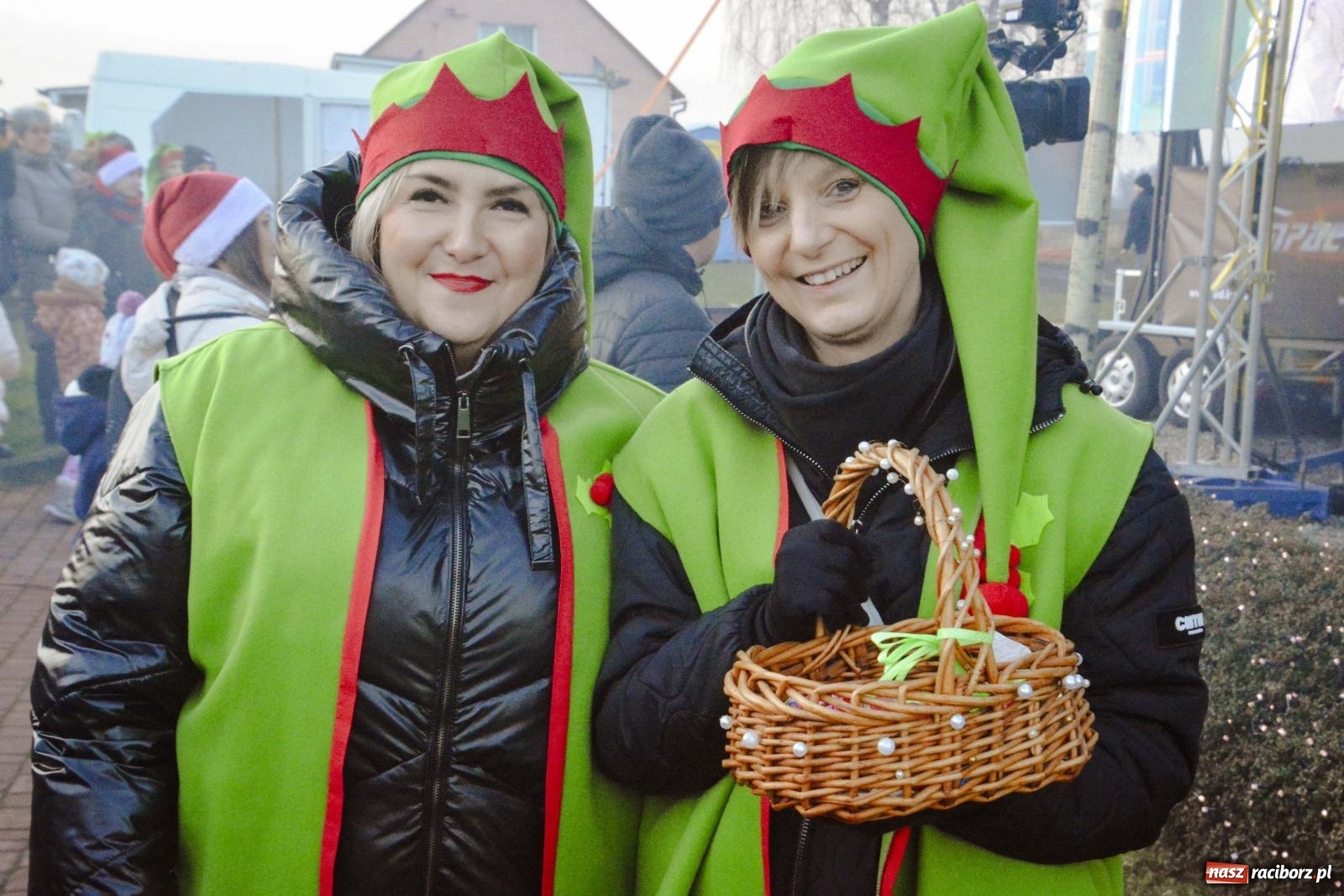 Zdjęcie w galerii na portalu naszraciborz.pl: Pierogi, moczka, bigos i barszcz. Zapach smakołyków na kiermaszu w Kornowacu [FOTO i WIDEO] wiadomości z regionu