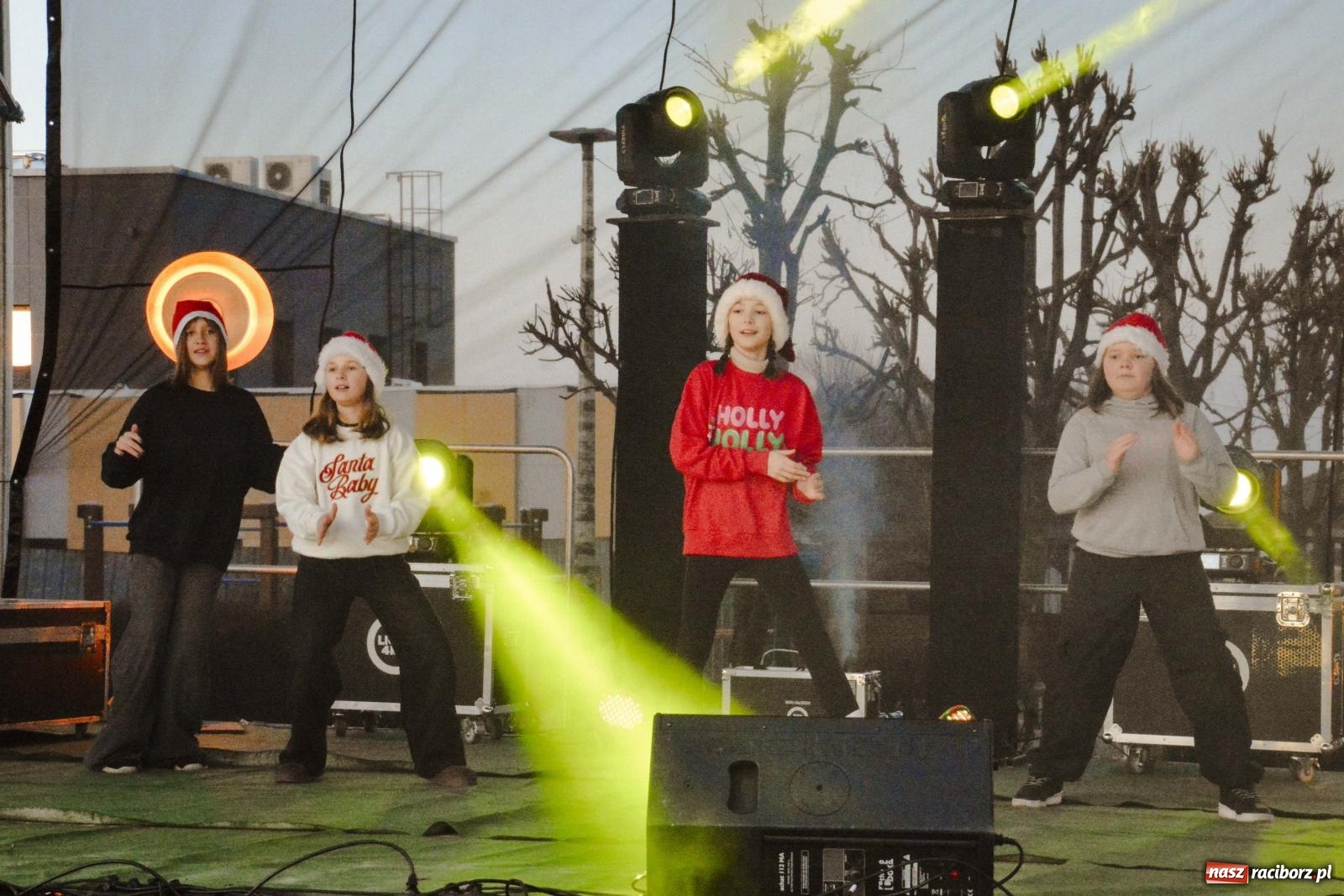 Zdjęcie w galerii na portalu naszraciborz.pl: Pierogi, moczka, bigos i barszcz. Zapach smakołyków na kiermaszu w Kornowacu [FOTO i WIDEO] wiadomości z regionu