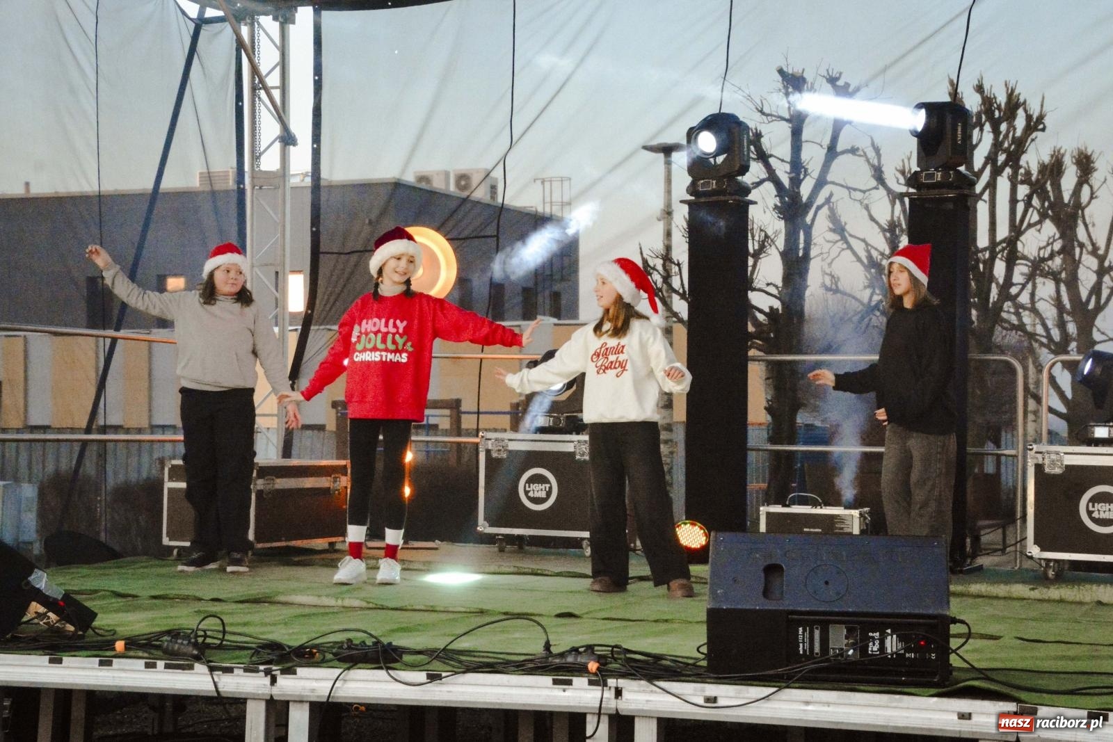 Zdjęcie w galerii na portalu naszraciborz.pl: Pierogi, moczka, bigos i barszcz. Zapach smakołyków na kiermaszu w Kornowacu [FOTO i WIDEO] wiadomości z regionu