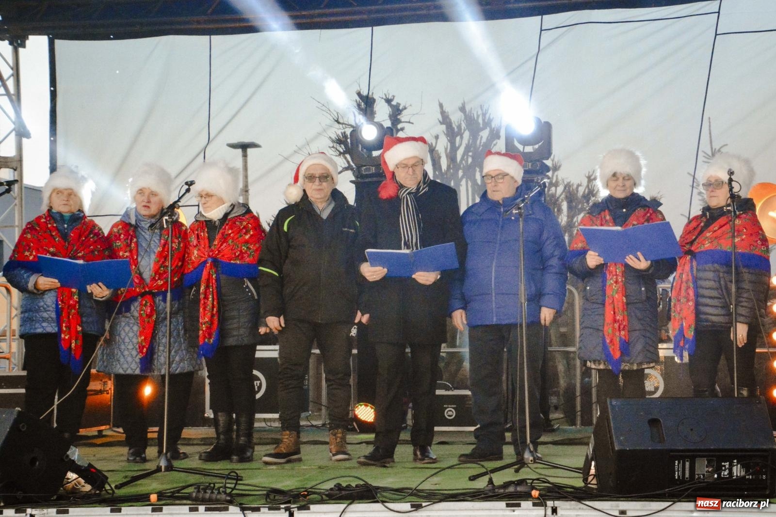 Zdjęcie w galerii na portalu naszraciborz.pl: Pierogi, moczka, bigos i barszcz. Zapach smakołyków na kiermaszu w Kornowacu [FOTO i WIDEO] wiadomości z regionu