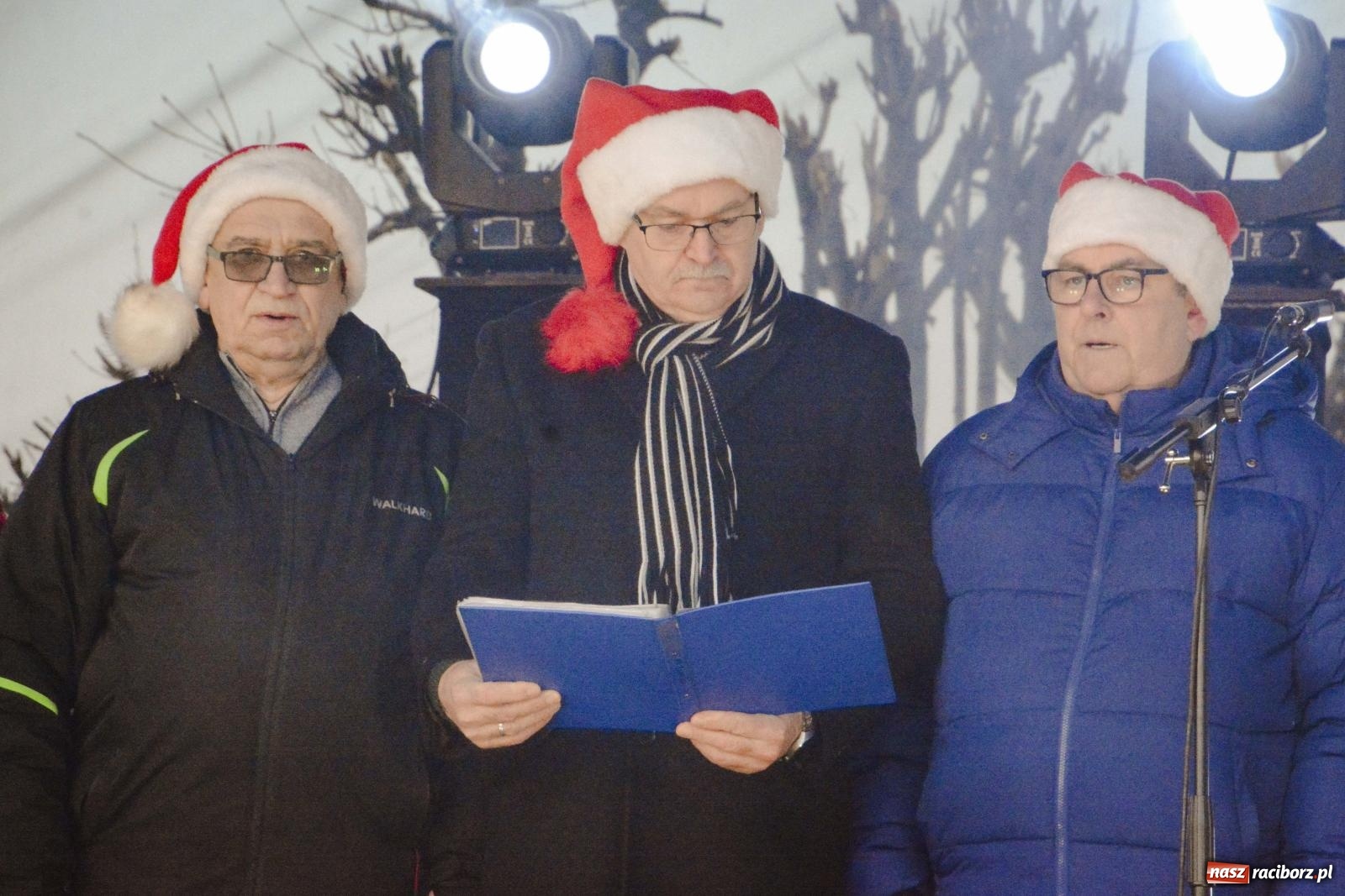 Zdjęcie w galerii na portalu naszraciborz.pl: Pierogi, moczka, bigos i barszcz. Zapach smakołyków na kiermaszu w Kornowacu [FOTO i WIDEO] wiadomości z regionu