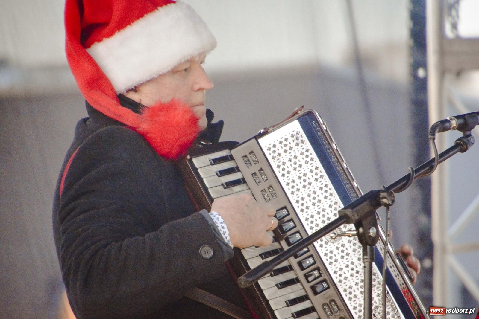 Zdjęcie w galerii na portalu naszraciborz.pl: Pierogi, moczka, bigos i barszcz. Zapach smakołyków na kiermaszu w Kornowacu [FOTO i WIDEO] wiadomości z regionu