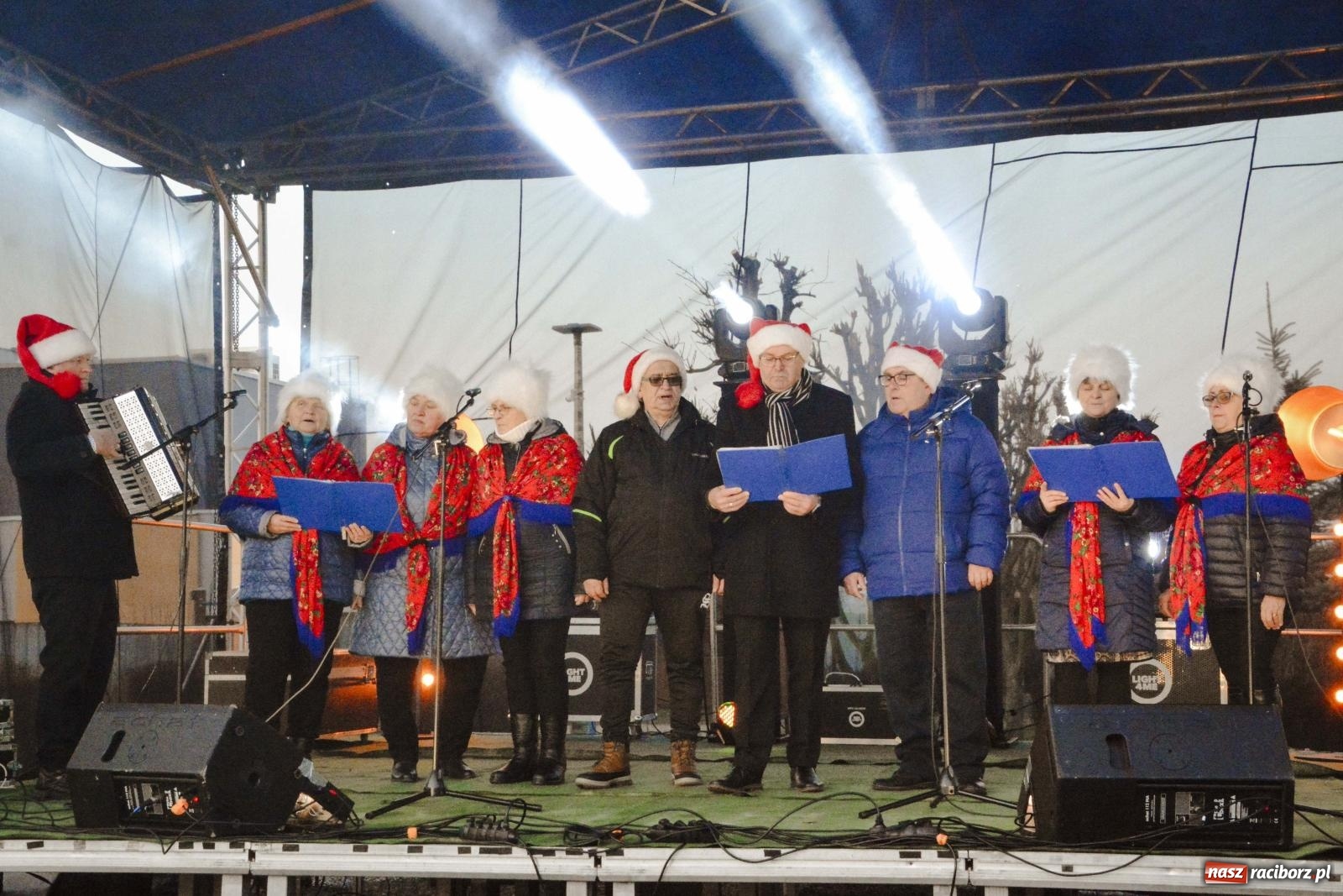 Zdjęcie w galerii na portalu naszraciborz.pl: Pierogi, moczka, bigos i barszcz. Zapach smakołyków na kiermaszu w Kornowacu [FOTO i WIDEO] wiadomości z regionu