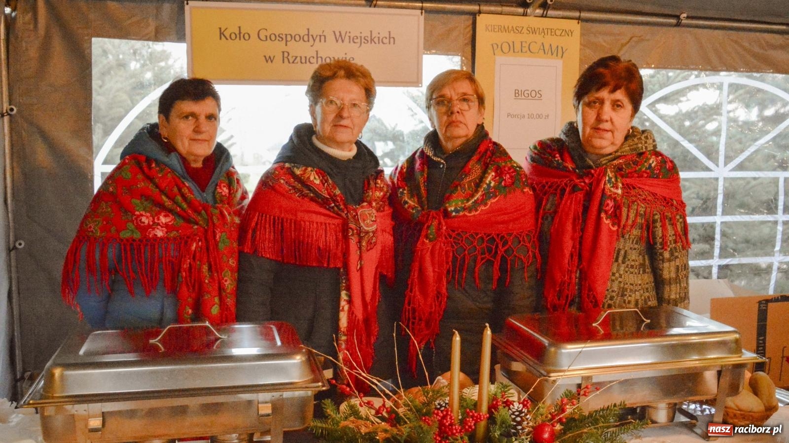Zdjęcie w galerii na portalu naszraciborz.pl: Pierogi, moczka, bigos i barszcz. Zapach smakołyków na kiermaszu w Kornowacu [FOTO i WIDEO] wiadomości z regionu