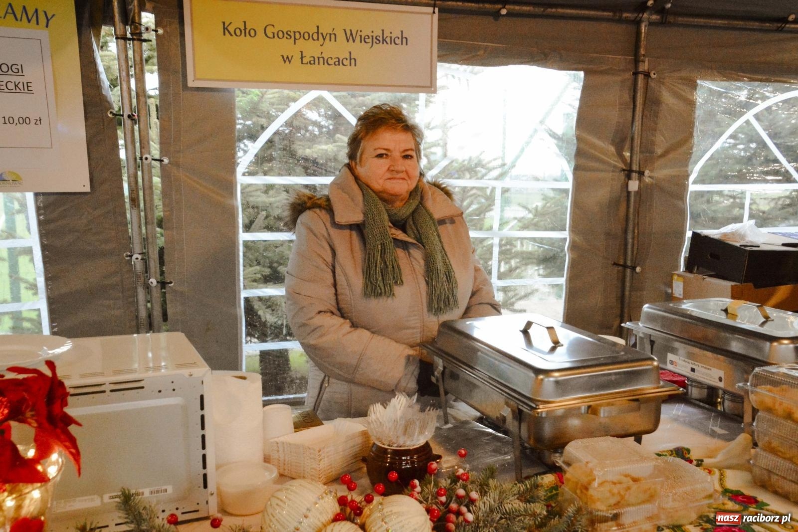 Zdjęcie w galerii na portalu naszraciborz.pl: Pierogi, moczka, bigos i barszcz. Zapach smakołyków na kiermaszu w Kornowacu [FOTO i WIDEO] wiadomości z regionu