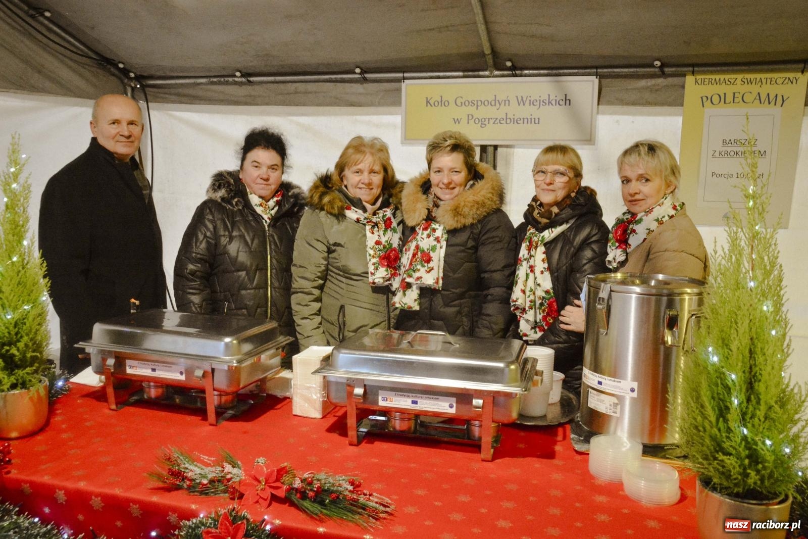 Zdjęcie w galerii na portalu naszraciborz.pl: Pierogi, moczka, bigos i barszcz. Zapach smakołyków na kiermaszu w Kornowacu [FOTO i WIDEO] wiadomości z regionu