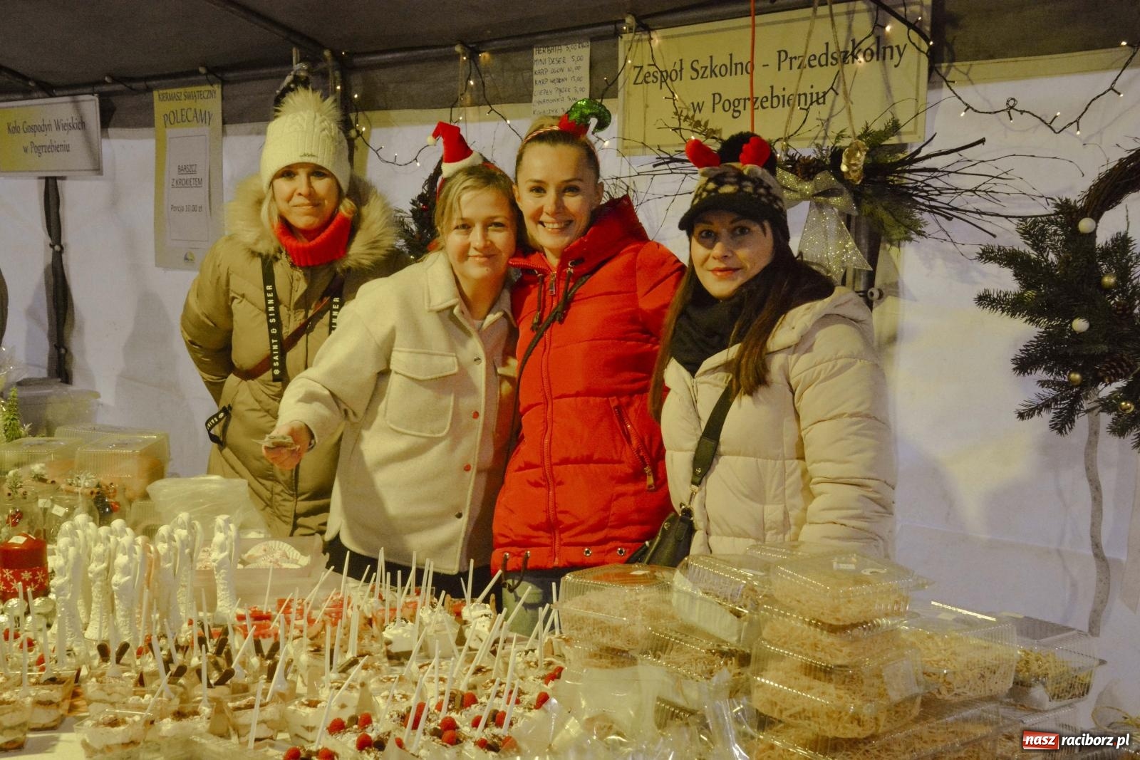 Zdjęcie w galerii na portalu naszraciborz.pl: Pierogi, moczka, bigos i barszcz. Zapach smakołyków na kiermaszu w Kornowacu [FOTO i WIDEO] wiadomości z regionu