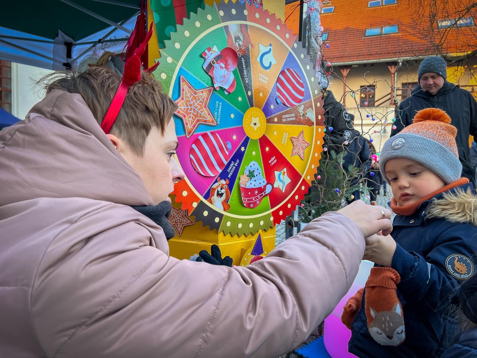 Zdjęcie w galerii na portalu naszraciborz.pl: Zamek w Raciborzu zamienił się w dziecięcą krainę. Za tydzień muzyczna karuzela i wystawa z Lego wiadomości z regionu