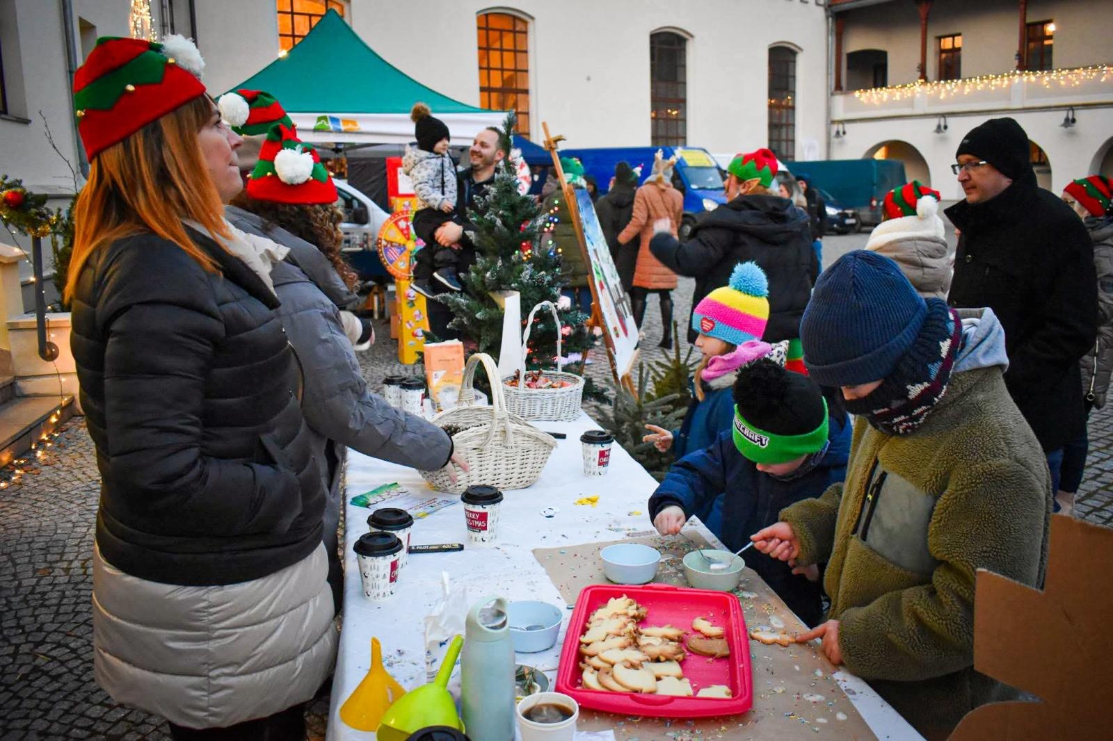 Zdjęcie w galerii na portalu naszraciborz.pl: Zamek w Raciborzu zamienił się w dziecięcą krainę. Za tydzień muzyczna karuzela i wystawa z Lego wiadomości z regionu