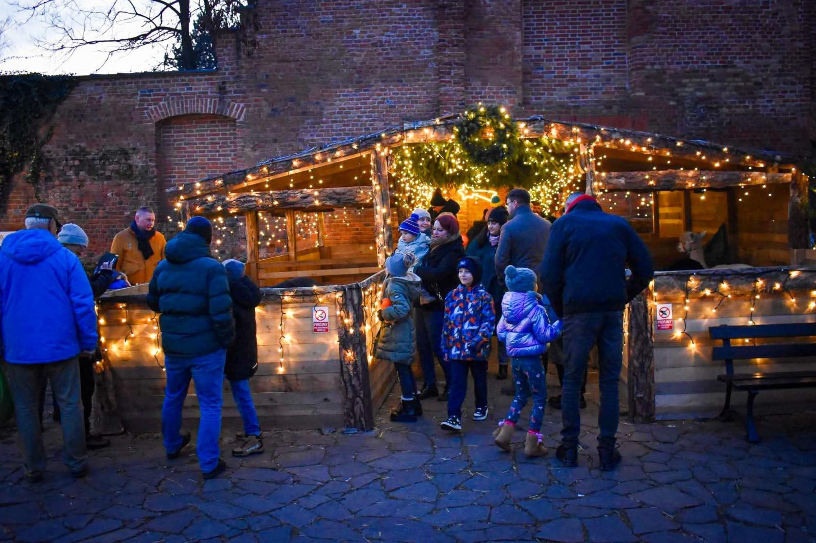 Zdjęcie w galerii na portalu naszraciborz.pl: Zamek w Raciborzu zamienił się w dziecięcą krainę. Za tydzień muzyczna karuzela i wystawa z Lego wiadomości z regionu