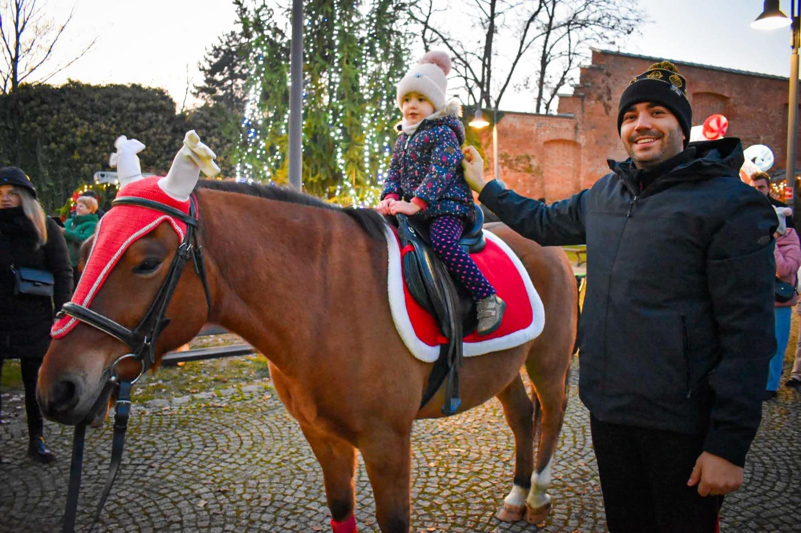 Zdjęcie w galerii na portalu naszraciborz.pl: Zamek w Raciborzu zamienił się w dziecięcą krainę. Za tydzień muzyczna karuzela i wystawa z Lego wiadomości z regionu