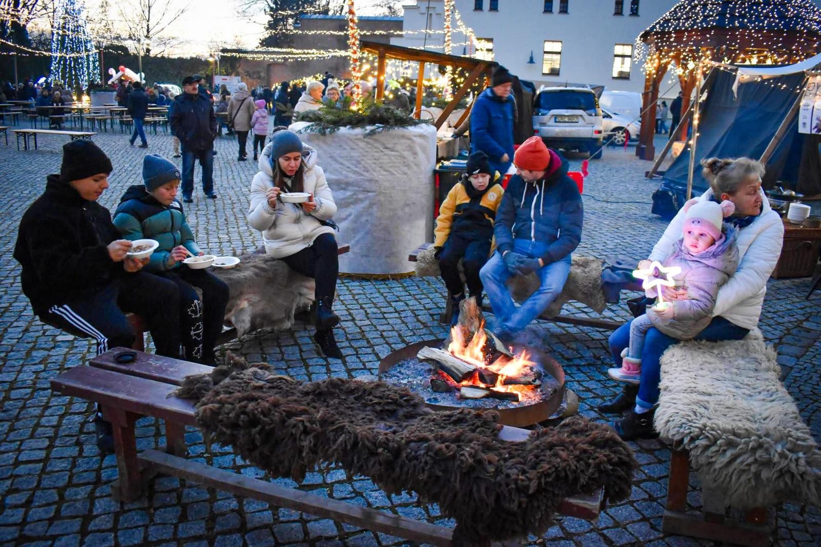 Zdjęcie w galerii na portalu naszraciborz.pl: Zamek w Raciborzu zamienił się w dziecięcą krainę. Za tydzień muzyczna karuzela i wystawa z Lego wiadomości z regionu